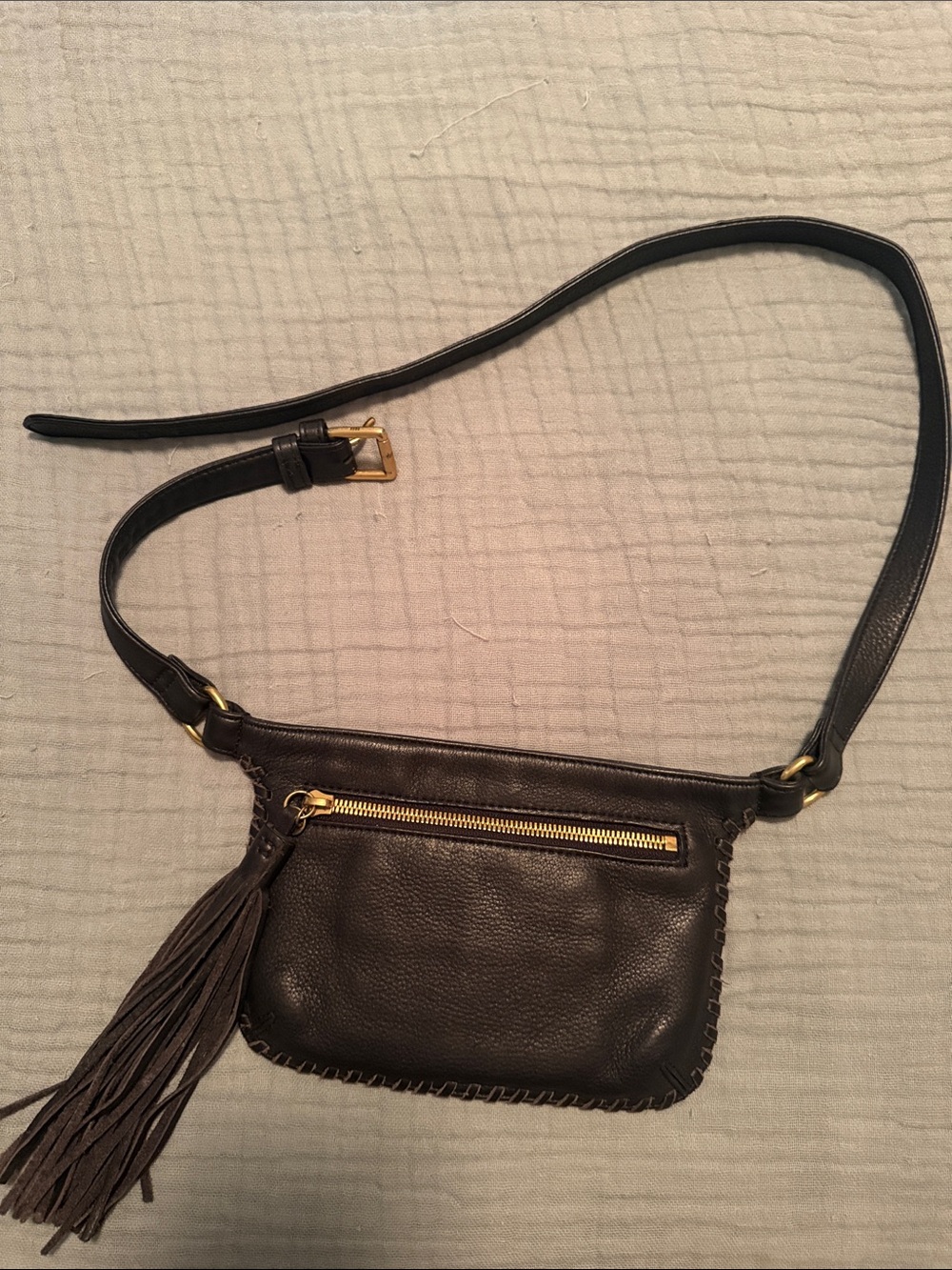 New without tags: HOBO Leather Crossbody Belt Bag in black with Tassel